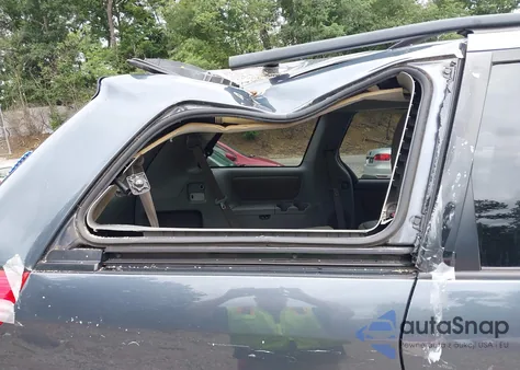 2010 Toyota Sienna Le from USA, damaged, VIN 5TDKK4CC9AS320898